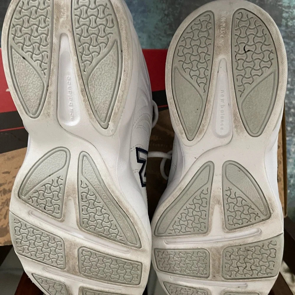 SOLD!    Like New Women’s New Balance 623. Size 11 Wide. - Picture 6 of 6